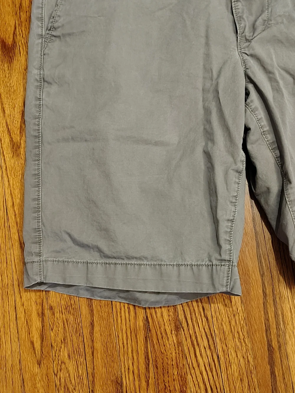 Men's Gray Flat-Front Chino Shorts